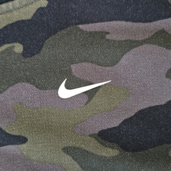 Nike Dri Fit Women's Cropped Camo Sweatshirt Size Medium - Picture 4 of 9
